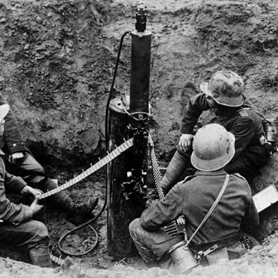 Tyska soldater i en grop under första världskriget.
