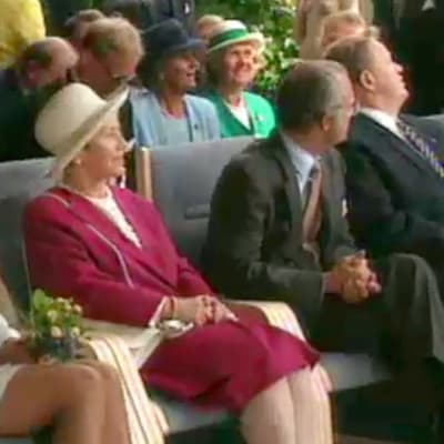 Drottning Silvia, kung Carl XVI Gustaf, kronprinsessan Victoria med presidentparet Ahtisaari i Uleåborg, Yle 1996