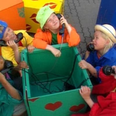 Barn med telefoner, Yle 2000