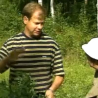 Aagot Jung intervjuar Leif Blomqvist om hans plantskola.