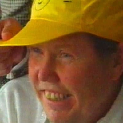 Bert Karlsson med gul hatt