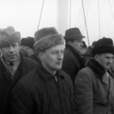 Män på väg till Jussarö, 1965