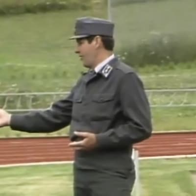 officer på en idrottsplan