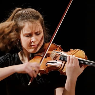 Saksalaisviulisti Friederike Starkloff Sibelius-viulukilpailussa 2015.