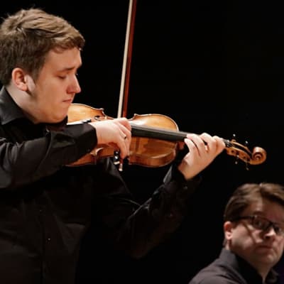 Viulisti Pekko Pulakka ja pianisti Mikael Kemppainen Sibelius-viulukilpailussa 2015.