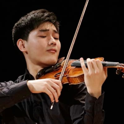 Kiinalainen Zeyu Victor Li Sibelius-viulukilpailussa 2015.
