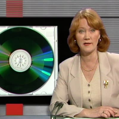 Monica Welling presenterar cd-romskivan i Tv-nytt, 1995