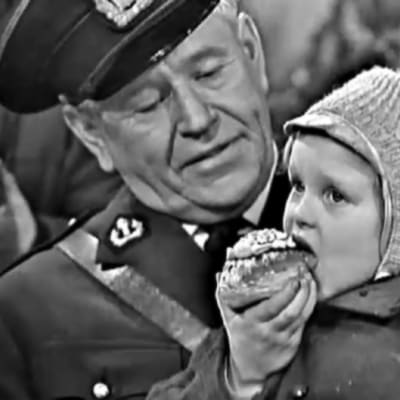 Georg Malmsten och barn som heter fastlagsbulle, Yle/Vi på lilla torget 1965