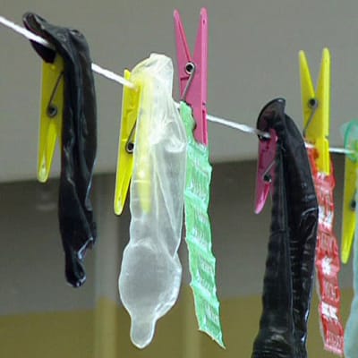 Kondomer på tvättstreck, Yle 2002
