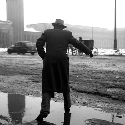 Man vid Helsingfors järnvägsstation, 1948