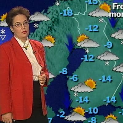 En meteorolog informerar om vädret i tv