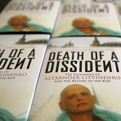 Death of a Dissident -kirjan kansi.