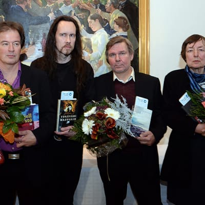 Finlandia-palkintoa tavoittelevat kirjailijat Leena Krohn, Hannu Raittila, J-P Koskinen, Kjell Westö ja Riikka Pelo sekä kuvasta puuttuva Asko Sahlberg, ehdokkaiden julkistustilaisuudessa.