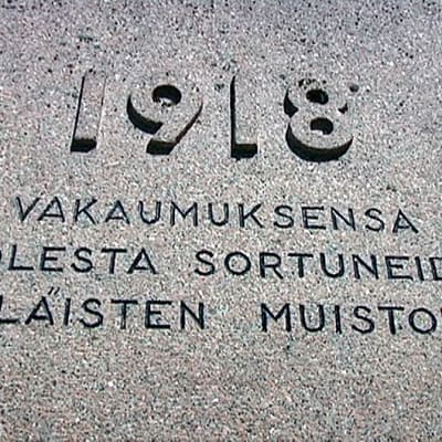 Punaisten muistomerkki Kalevankankaan hautausmaalla