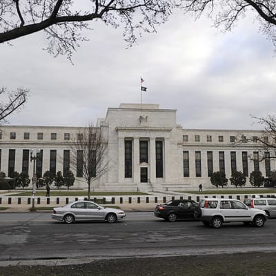 Yhdysvaltain keskuspankin rakennus Washington D.C.:ssä.