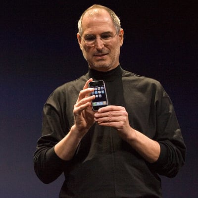 Steve Jobs esittelee uutta iPhonea Macworld Expo -messuilla San Franciscossa.