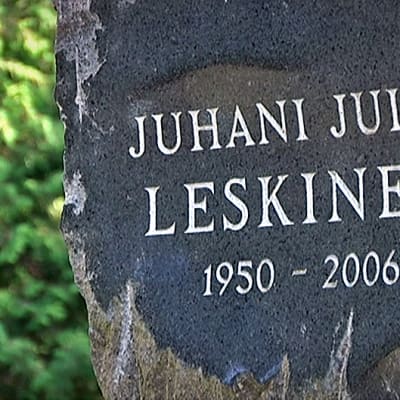 Juice Leskisen hautakivi Kalevankankaan hautausmaalla