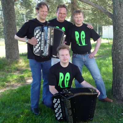 Rajasoiton harmonikkaleirin opettajat