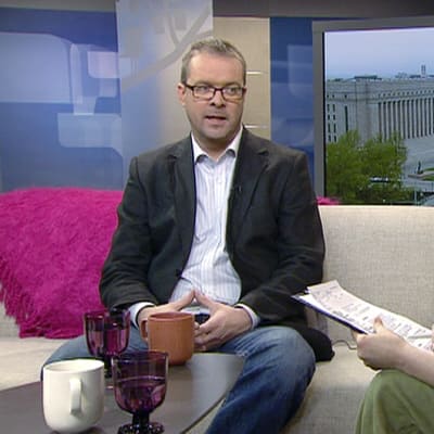 Ville Pernaa Aamu-tv:n vieraana.