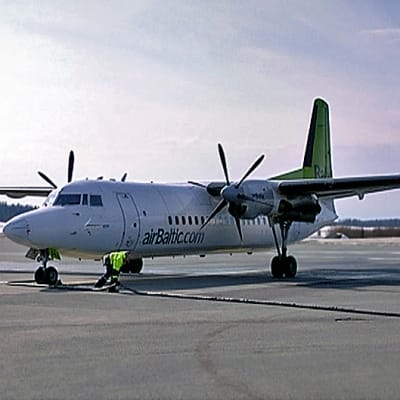 Air Balticin kone Pirkkalan lentokentällä