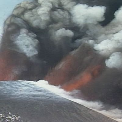 Purkautuva Etna-tulivuori.