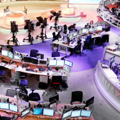 Televisiokanava Al-Jazeeran englanninkielisen kanavan uutishuone Dohassa Qatarissa. 