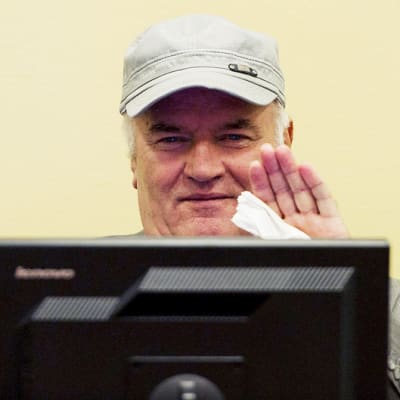 Ratko Mladic  osallistuu YK:n sotarikostuomioistuimen oikeudenkäyntiin Haagissa.