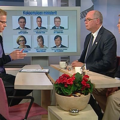 Jyri Häkämies ja Eero Heinäluoma Aamu-tv:n haastattelussa.