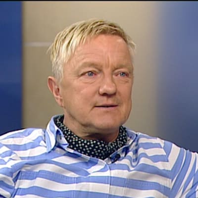Kirjailija Hannu Väisänen YLEn Aamu-tv:n vieraana