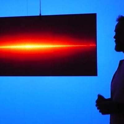 Forssalainen valotaiteilija Juha Rouhikoski on valon minimalisti