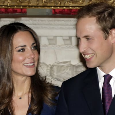Kate Middleton ja prinssi William ilmoittivat kihlautumisestaan 16. marraskuuta 2010.