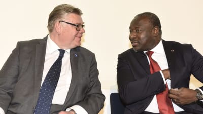 Utrikesminister Timo Soini och Generalsekreteraren för CTBTO Lassina Zerbo i Helsingfors 29.5.2017