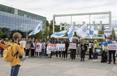 Demonstration för Navalnyj i Helsingfors.
