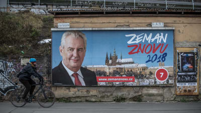 Den sittande presidenten Miloš Zeman är favorit i första omgången men förlorar andra omgången enligt opinionsmätningar 