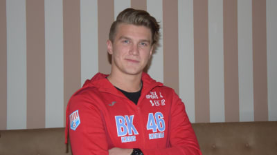 Porträttbild på Nicholas Grönblom.