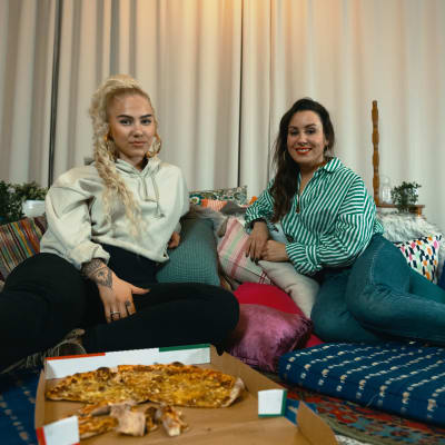 Evelina ja Alma Hätönen