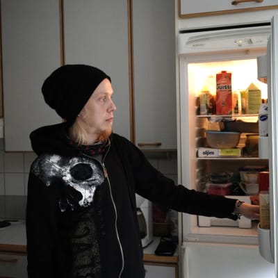 Jussi Holopainen jääkaapilla