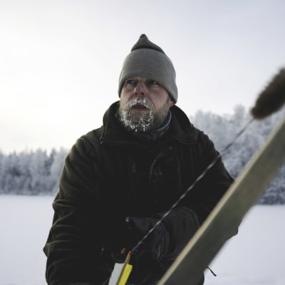 Jousimetsästäjä talvipakkasessa.