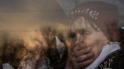 Den här kvinnan evakuerades från Mariupol redan i slutet av mars. Helt frånsett eventulla kemiska vapen, så uppger stadens borgmästare att över 10 000 civila invånare dödats under den ryska belägringen.