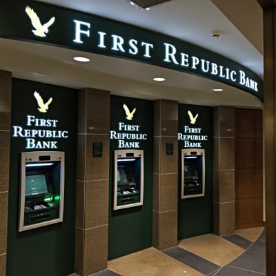 First Republic Bank -pankin automaatteja New Yorkissa 27. huhtikuuta 2023.