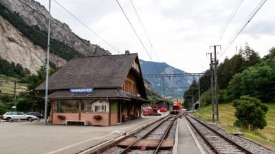 Tågstation i Schweiz. 