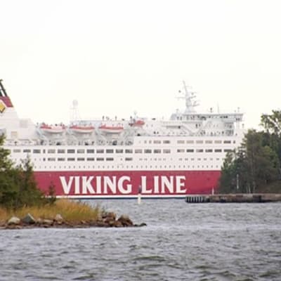 Viking Linen risteilyalus Helsingin edustalla.