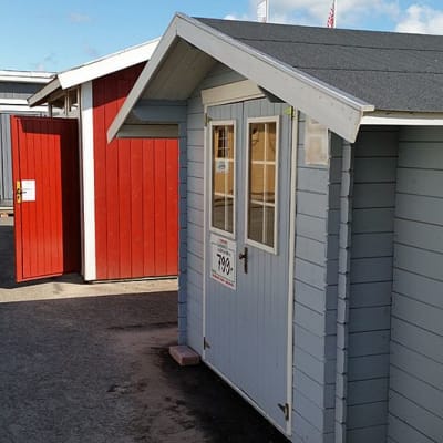 Pihavajoja Bauhasuin pihalla Oulussa 20.7.2015