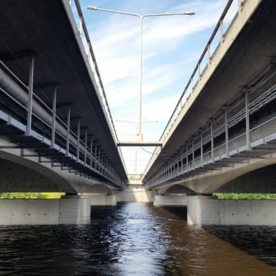 Oulun ylittävät Pohjantien sillat ovat yksi moottoritien ongelmakohta.