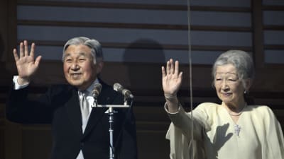 Kejsar Akihito och kejsarinnan Michiko väntas dra sig tillbaka på nyårsdagen år 2019 på grund av Akihitos vacklande hälsa