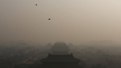 Utsläppsdimma över Peking den 19 december 2016.