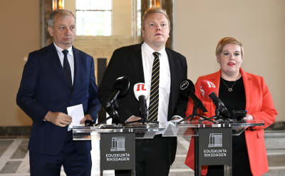Harry Harkimo (RN), Antti Kurvinen (C) och Annika Saarikko (C). 