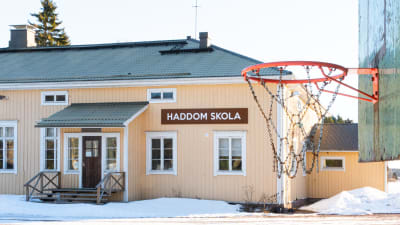 Haddom skolas hula träbyggnad.
