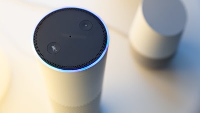 Amazonin ja Googlen puheohjaus-laitteet oskari Ojalan kotona 29.10.2018.