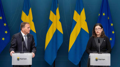 Statsminister Stefan Löfven och utbildningsminister Anna Ekström under en presskonferens 29.5.2020n 